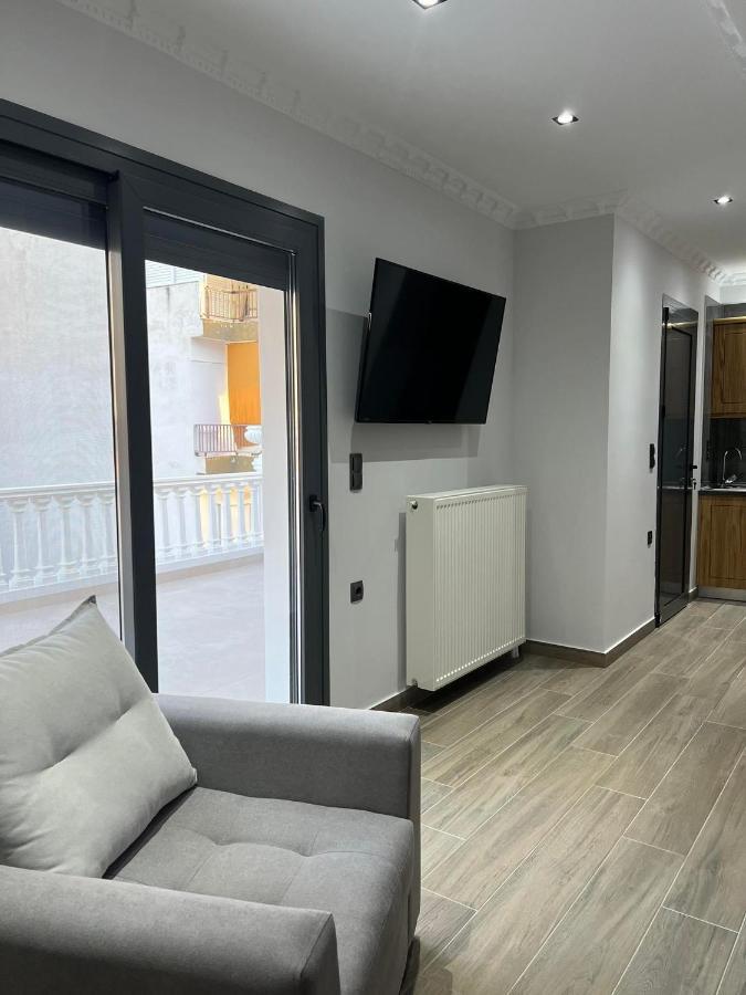 Kontis' Deluxe Furnished Apartment Loutráki Buitenkant foto