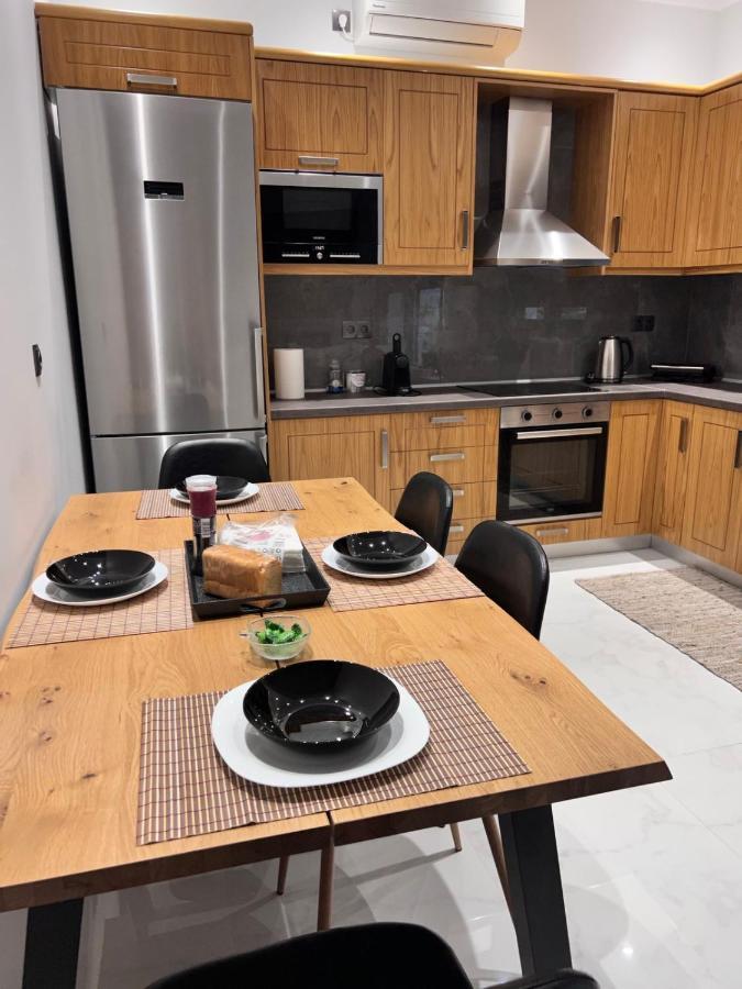 Kontis' Deluxe Furnished Apartment Loutráki Buitenkant foto