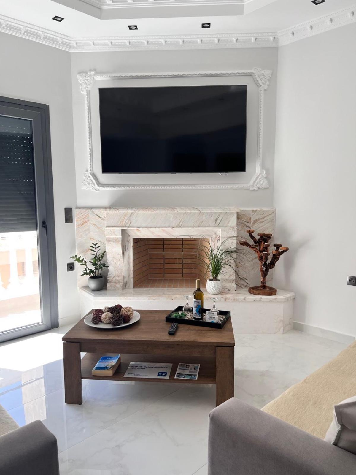 Kontis' Deluxe Furnished Apartment Loutráki Buitenkant foto