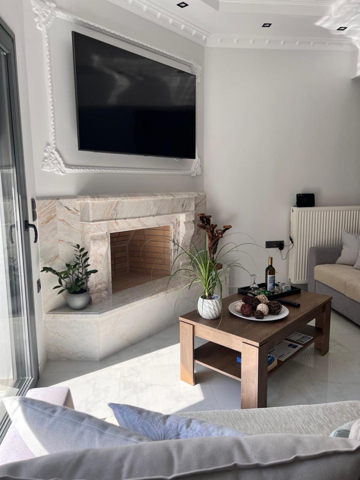 Kontis' Deluxe Furnished Apartment Loutráki Buitenkant foto