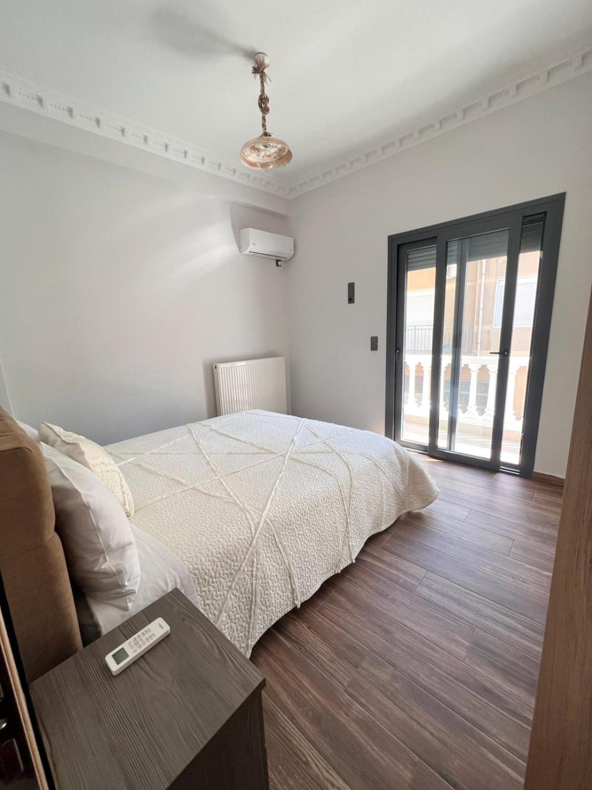 Kontis' Deluxe Furnished Apartment Loutráki Buitenkant foto