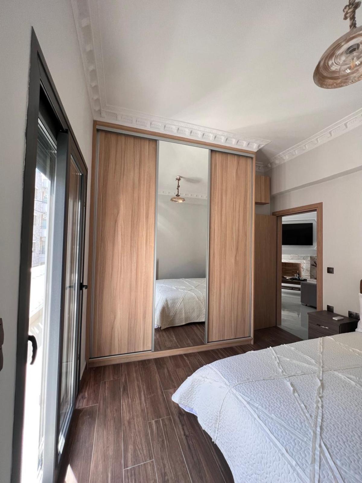 Kontis' Deluxe Furnished Apartment Loutráki Buitenkant foto