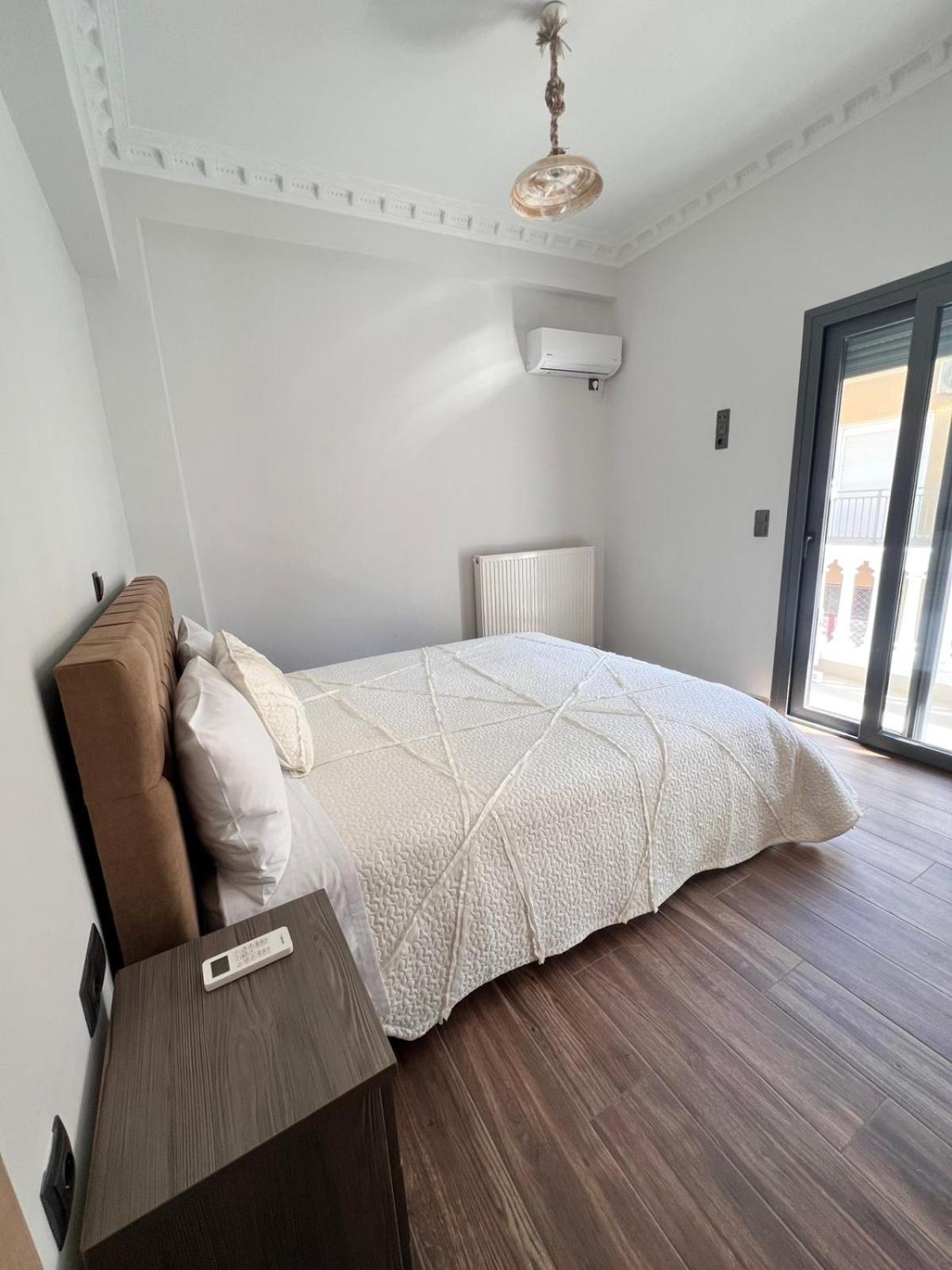 Kontis' Deluxe Furnished Apartment Loutráki Buitenkant foto