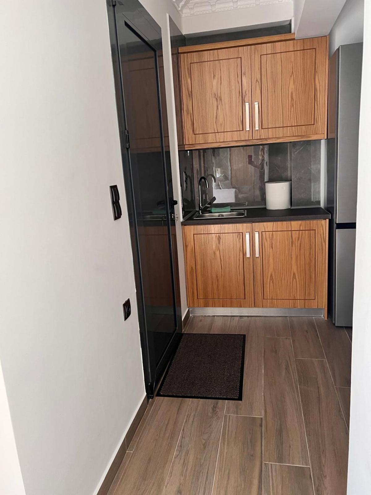 Kontis' Deluxe Furnished Apartment Loutráki Buitenkant foto