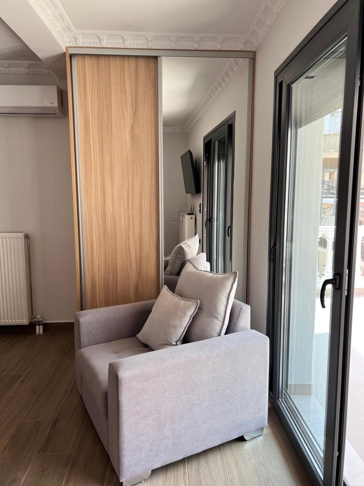 Kontis' Deluxe Furnished Apartment Loutráki Buitenkant foto